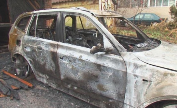Запалиха автомобили на свидетели по делото „Суджукгейт" в Добрич