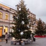 В Москва се откри изложба от дизайнерски елхи (снимки)