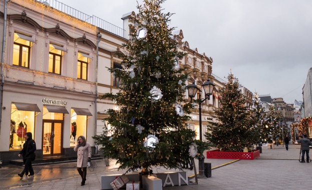 В Москва се откри изложба от дизайнерски елхи (снимки)