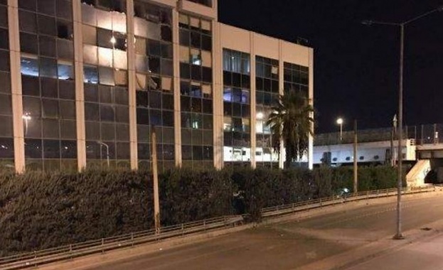 Мощна бомба избухна пред гръцката телевизия Скай 