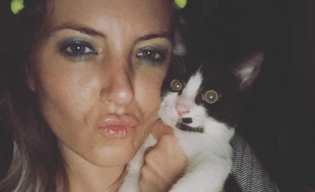 Румънската певица Анка Поп (34) загина, след като колата ѝ падна в Дунав