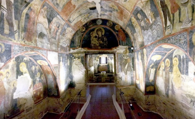 Боянската църква посреща Рождество Христово в нова светлина (снимки)