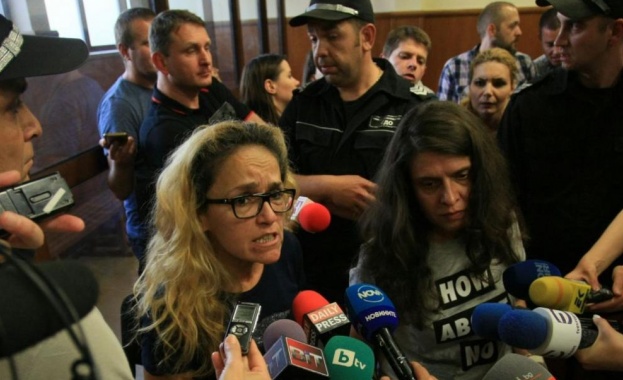 Наказателният съд пусна Десислава Иванчева и Биляна Петрова под домашен арест