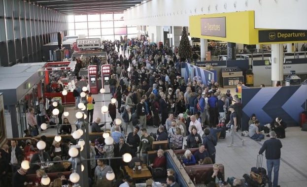 Големи закъснения на летищата във Великобритания