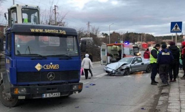 Четирима души са загинали при верижна катастрофа между 11 автомобила в Пазарджик