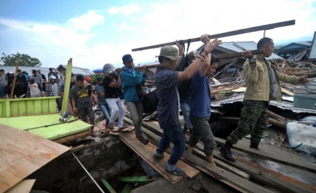 Експерти: Изригването на вулкан е предизвикало цунамито в Индонезия