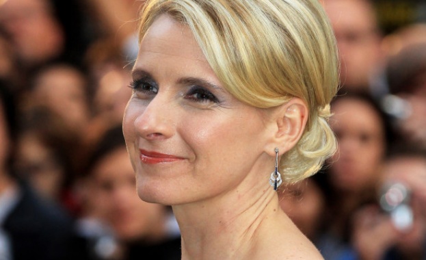 Накрая обаче може би всички трябва да опитаме да се отплатим на хората на този свят