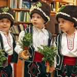 Коледари, сурвакари и гощавки бележат изпращането на старата година и посрещането на новата  