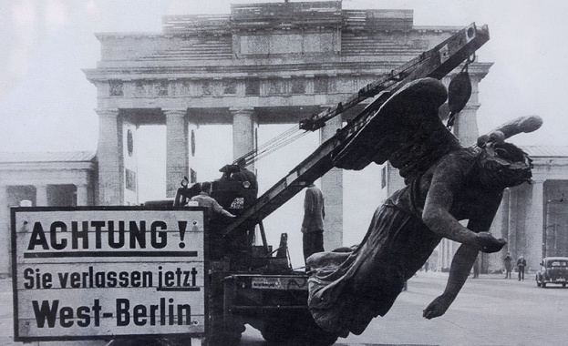 Темата за 30-годишнината от падането на Берлинската стена събира стрийт артисти