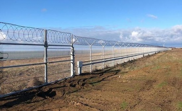 ФСБ изгради в Крим 60 км ограда по границата с Украйна (видео)