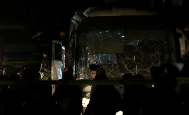 Взрив на автобус с туристи край пирамидите в Гиза