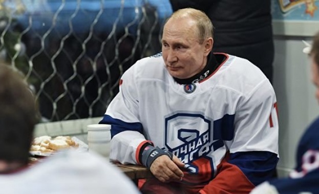 Путин победи на хокеен мач на Червения площад