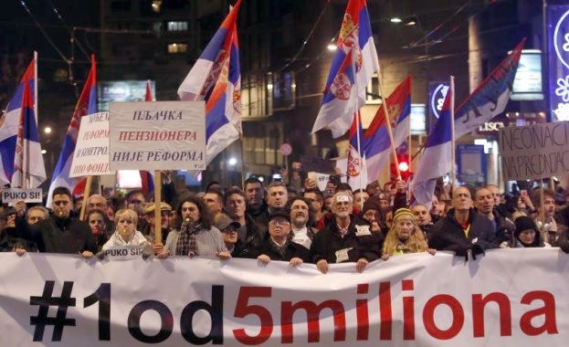 Хиляди протестираха в Белград срещу Вучич