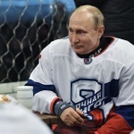 Путин победи на хокеен мач на Червения площад