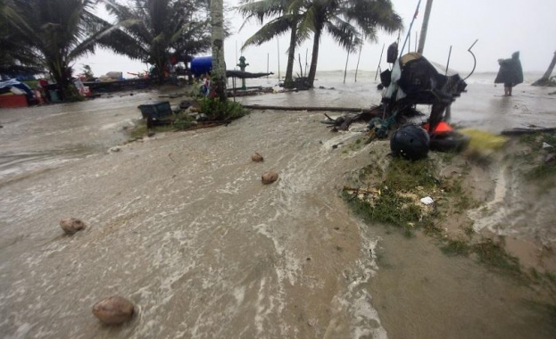 Тропическа буря бушува в Тайланд 
