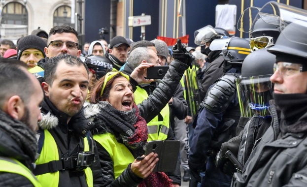 Франция прие закон за ограничаване на насилието по време на протести