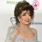 Как 85-годишната Джоан Колинс поддържа фигурата си