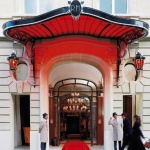 Да живееш в хотел