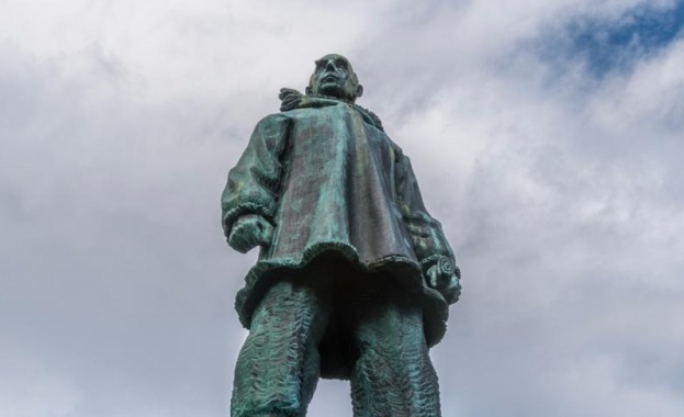 7 март 1912 г. - Руал Амундсен официално съобщава, че неговата експедиция е достигнала Южния полюс