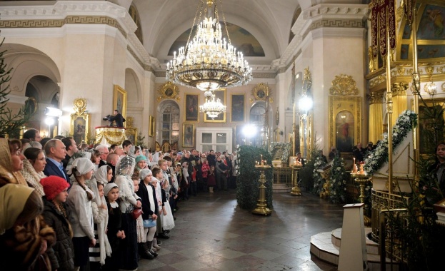 Патриарх Кирил: Рождество Христово е хубав повод да се подари любов, грижа и внимание