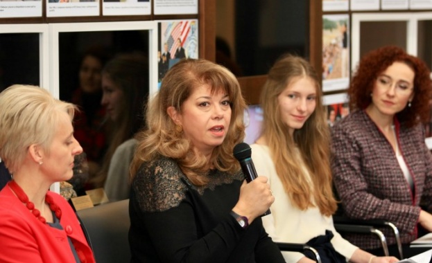 Йотова притеснена от апатията към насилието и сегрегацията в обществото