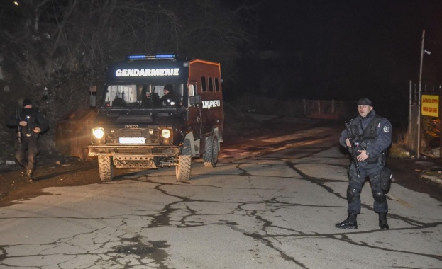  Жандармерия спря стотици гневни протестиращи срещу роми биячи