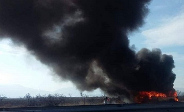 Бус изгоря на магистрала „Тракия“ 