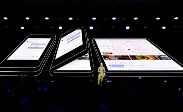 Сгъваемият Samsung дебютира след месец
