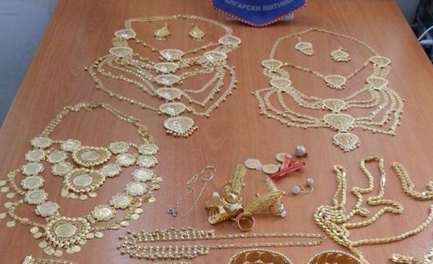  Хванаха контрабандни златни накити за над 100 000 лв.