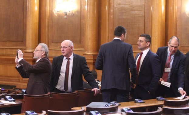 Депутати настояха Борисов и Радев да присъстват на дебатите за F-16 
