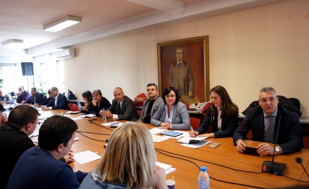 Нинова събра областните председатели на БСП за старта на новата политическа година