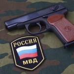 Армията и полицията в Русия пращат пистолета "Макаров" в историята