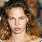 Руският съд удължи задържането на беларуската манекенка, обещаваща разкрития за изборите в САЩ (Обновена)