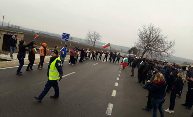 Протест срещу винетките: Жители на шуменски квартали отказват да плащат за пътя до града 