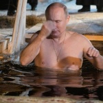 Путин се къпа в лед за Кръщение Господне   (Видео)