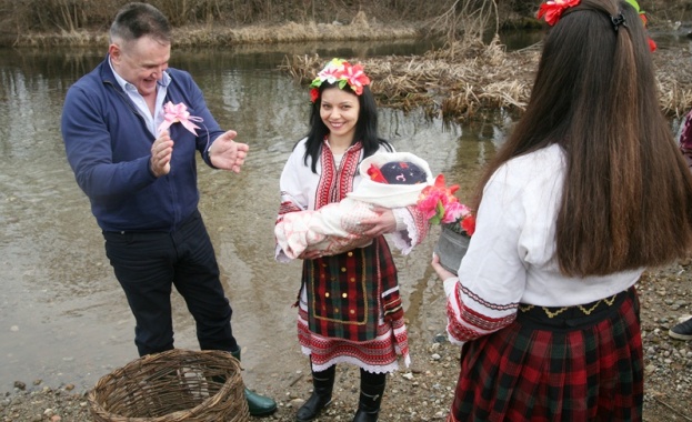 Бабинден е един от големите народни женски празници посветен на