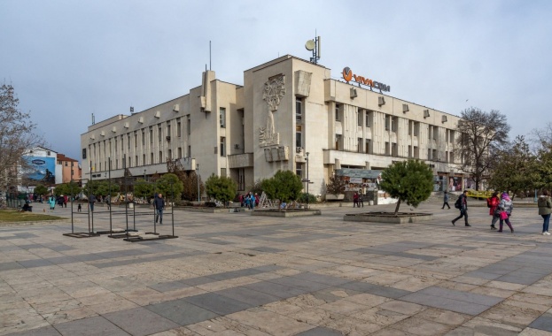  Пловдив купува за 600 000 лева частния терен на площад Централен 