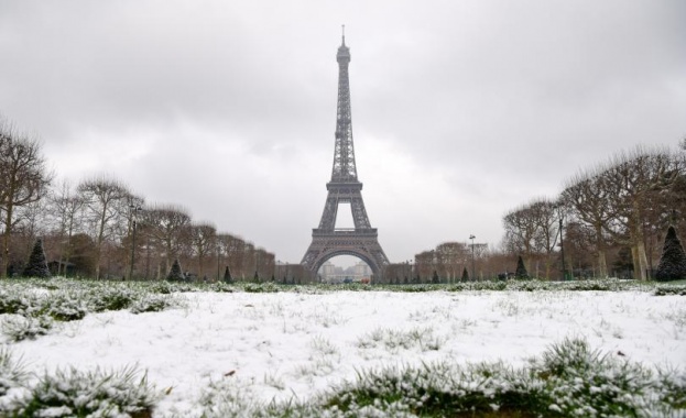Трето четириседмично затваряне за района на Париж от утре Заради