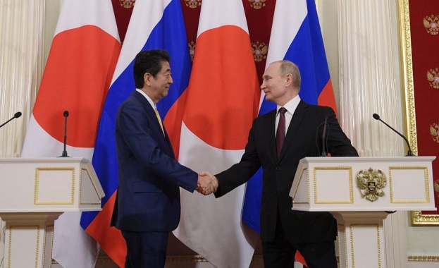 Какво важно си казаха премиерът на Япония и Владимир Путин?