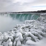 Ниагарският водопад замръзна 
