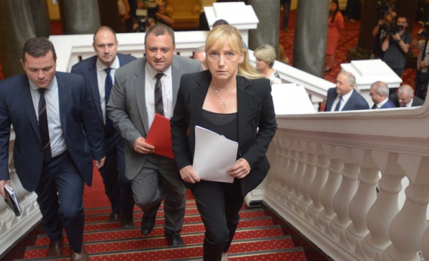 БСП обяви обвинението на Елена Йончева за пране на пари за репресия