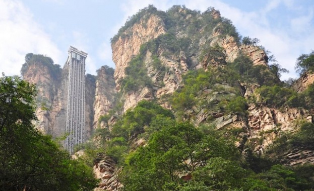 Вижте най-високия открит асансьор в света на 326 метра