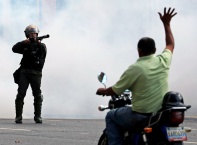 Масови безредици и преврат във Венесуела