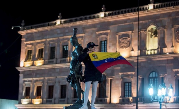Венецуелското правителство и опозицията подновиха след едногодишен застой преговорите си