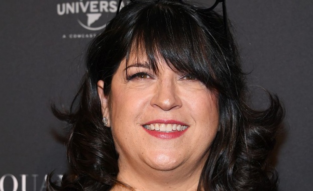 Авторката на „Петдесет нюанса“ издава нов еротичен роман 