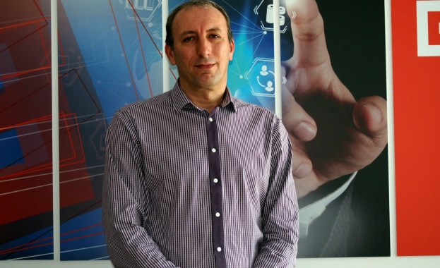 Васил Василев, ЧЕЗ Разпределение: Момчетата ни се справят геройски, носят материали на ръце