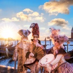 Хиляди туристи се събраха за откриването на карнавала във Венеция (ВИДЕО)