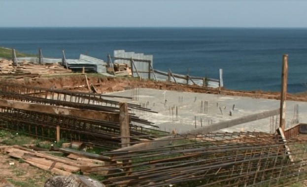 Местни жители и природозащитници се събират на протест в Синеморец