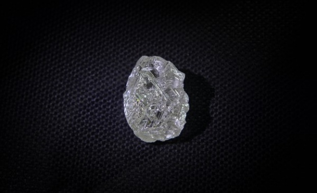 В Русия откриха огромен диамант с тегло над 190 карата