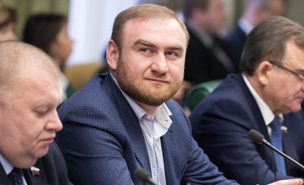 Баща и син руски сенатор крали газ за милиарди и убивали